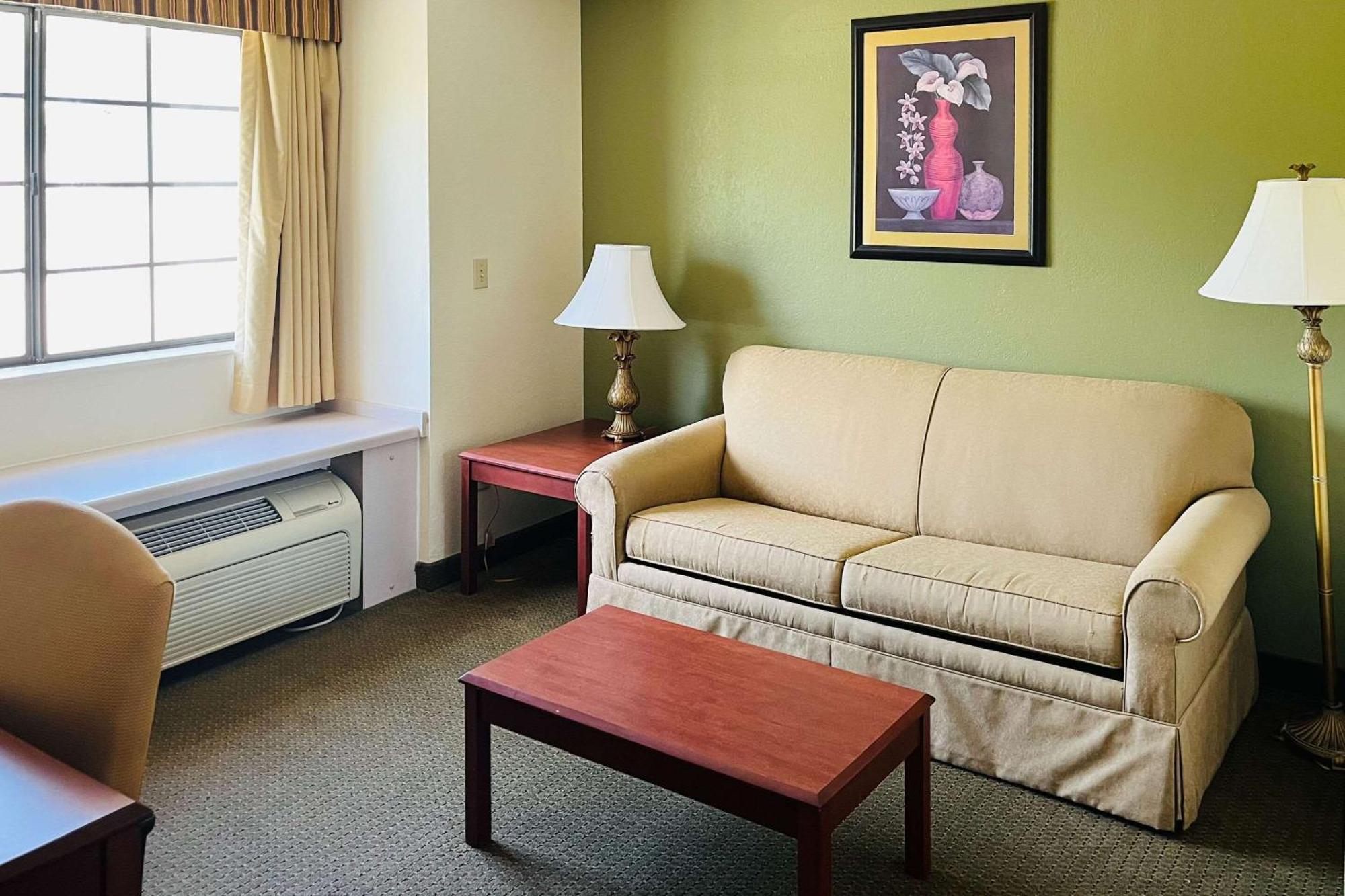 Quality Inn & Suites Prestonsburg Next To Mountain Arts Center Exterior photo