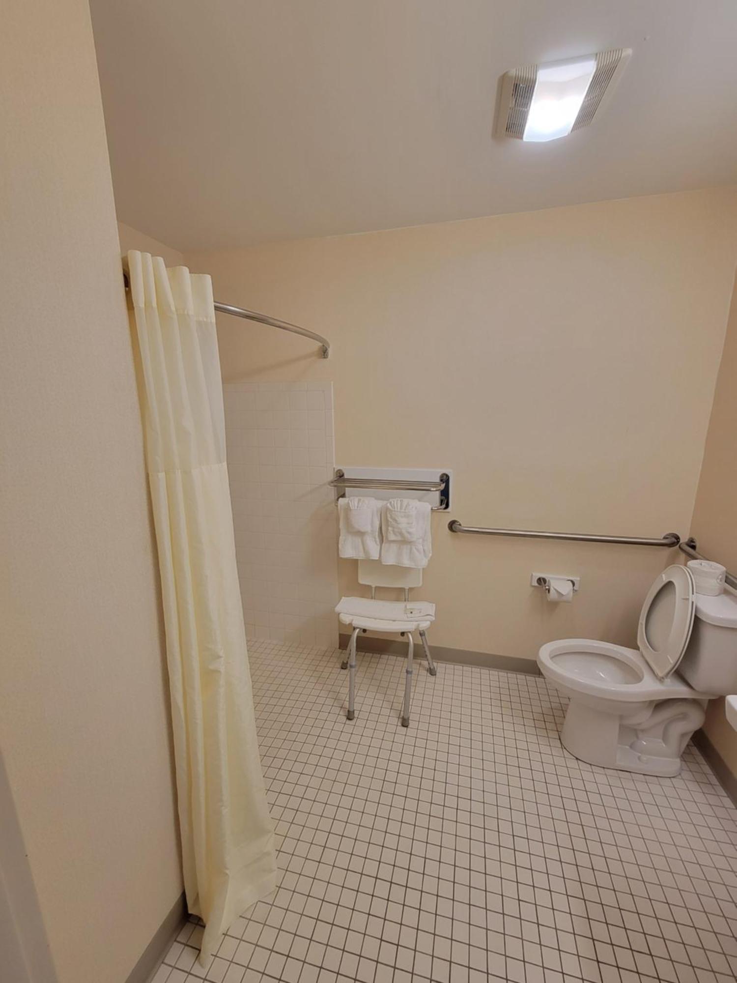 Quality Inn & Suites Prestonsburg Next To Mountain Arts Center Room photo