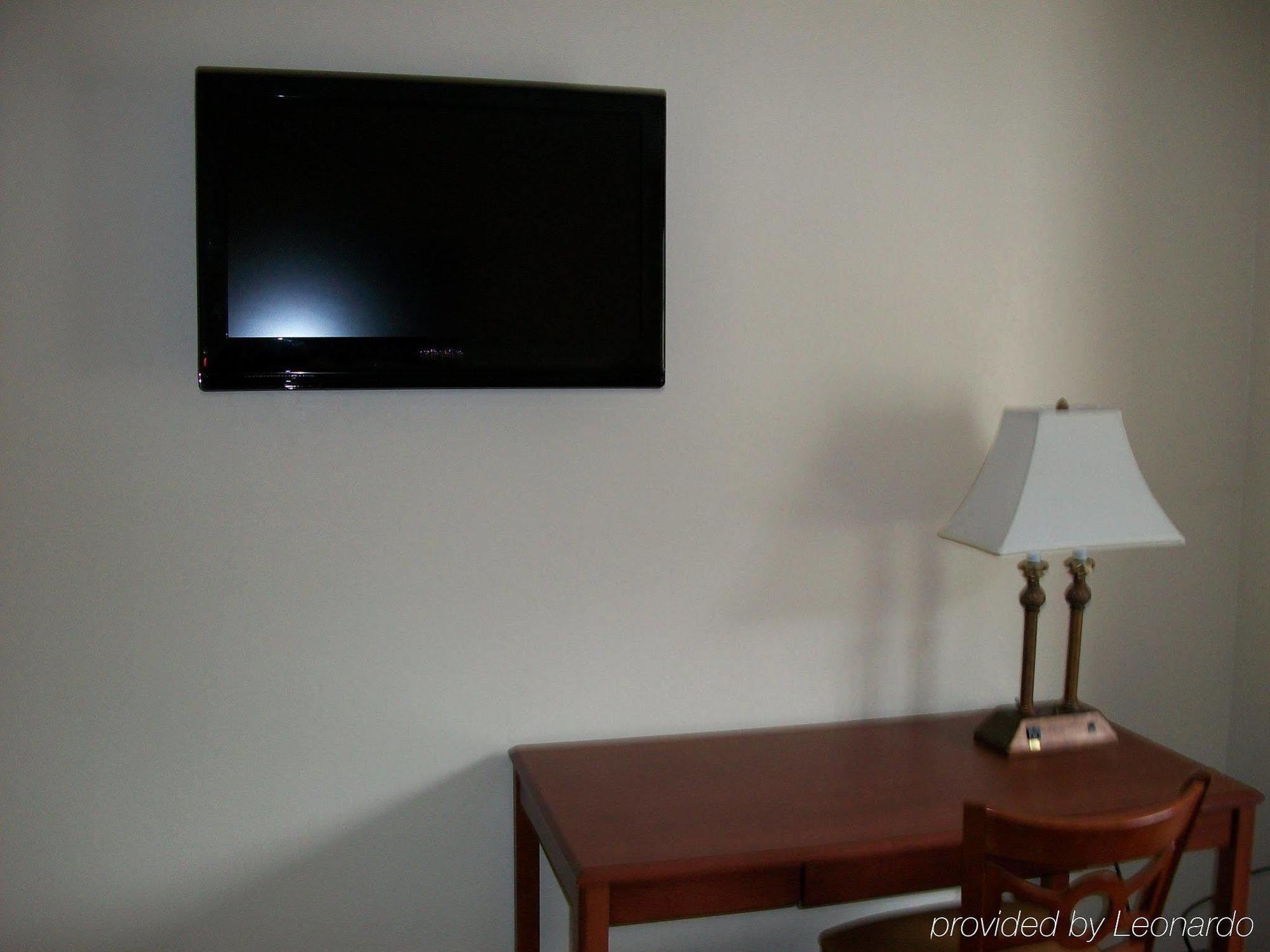 Quality Inn & Suites Prestonsburg Next To Mountain Arts Center Room photo